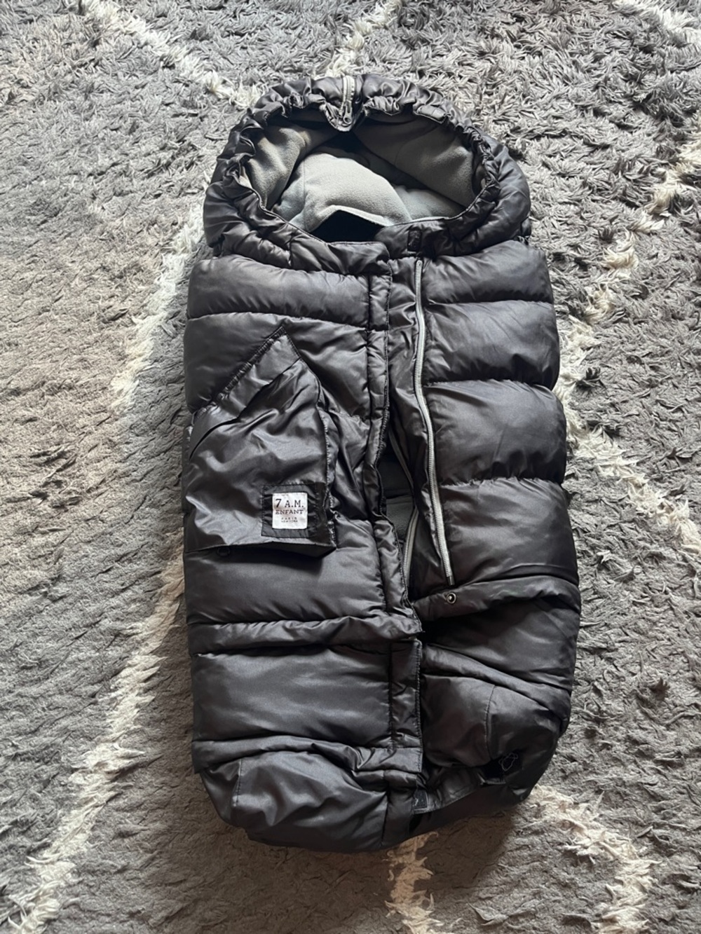 7 a.m. enfant blanket 212 evolution foot muff. Metallic gray. Pre-owned.